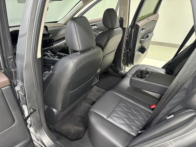Used 2023 Nissan Rogue Platinum w/ Platinum Premium Package AWD/4WD image 26