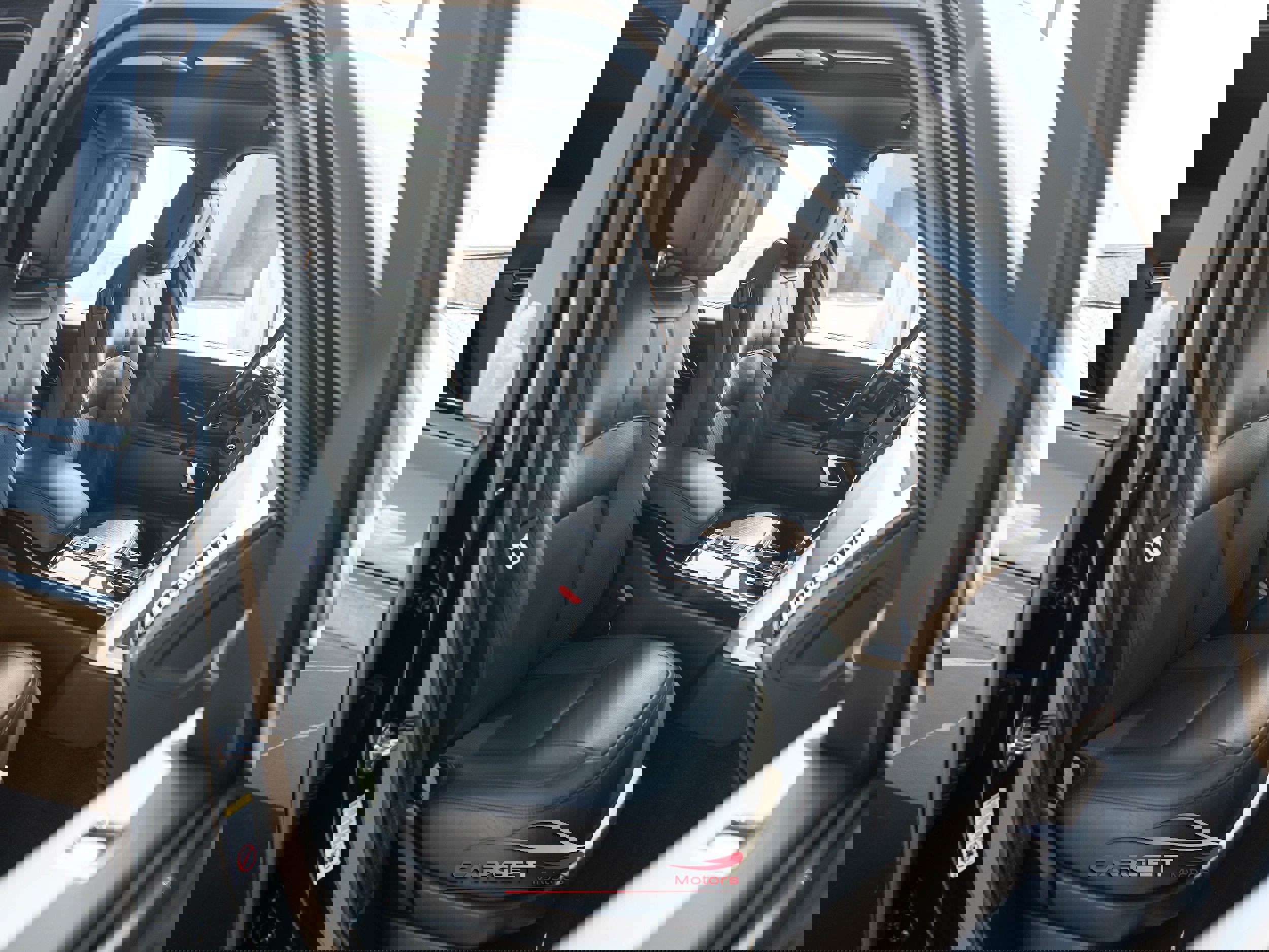 Used 2020 Land Rover Range Rover HSE image 17