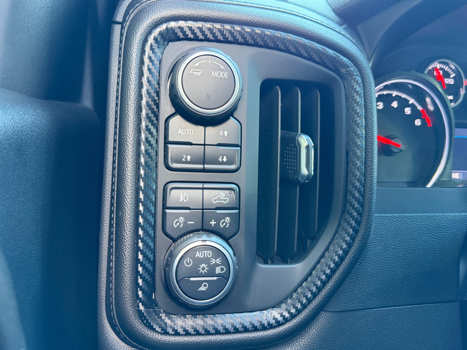 Used 2021 Chevrolet Silverado 1500 LT Trail Boss w/ Convenience Package II AWD/4WD image 22