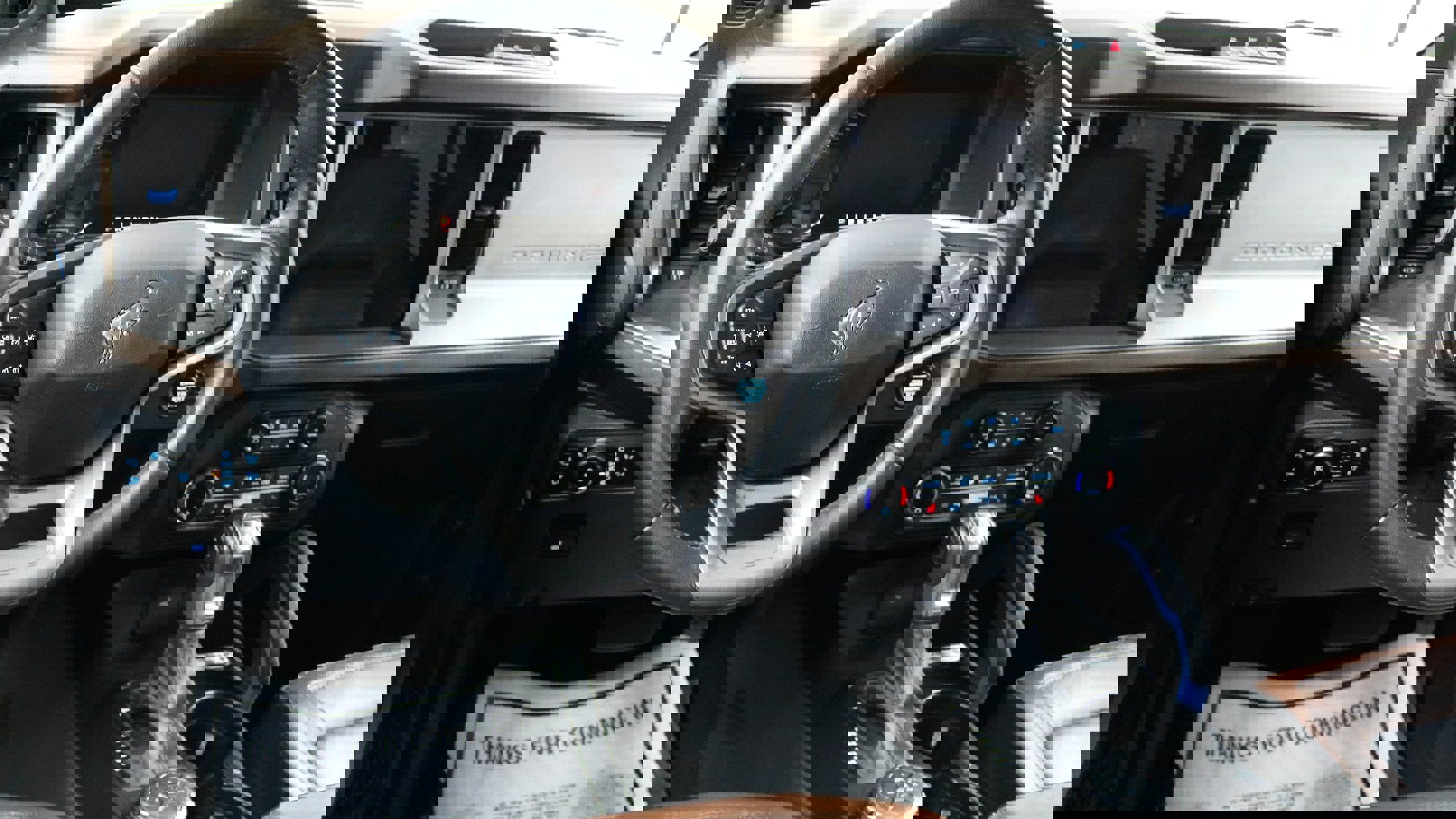 Used 2023 Ford Bronco Outer Banks image 2