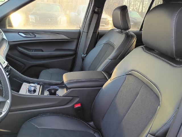 New 2027 Jeep Grand Cherokee Laredo X AWD/4WD image 12