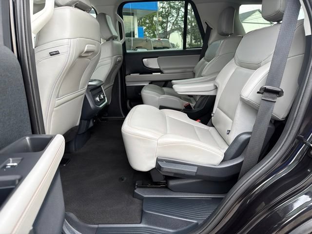 Used 2025 Ford Expedition Active AWD/4WD image 39