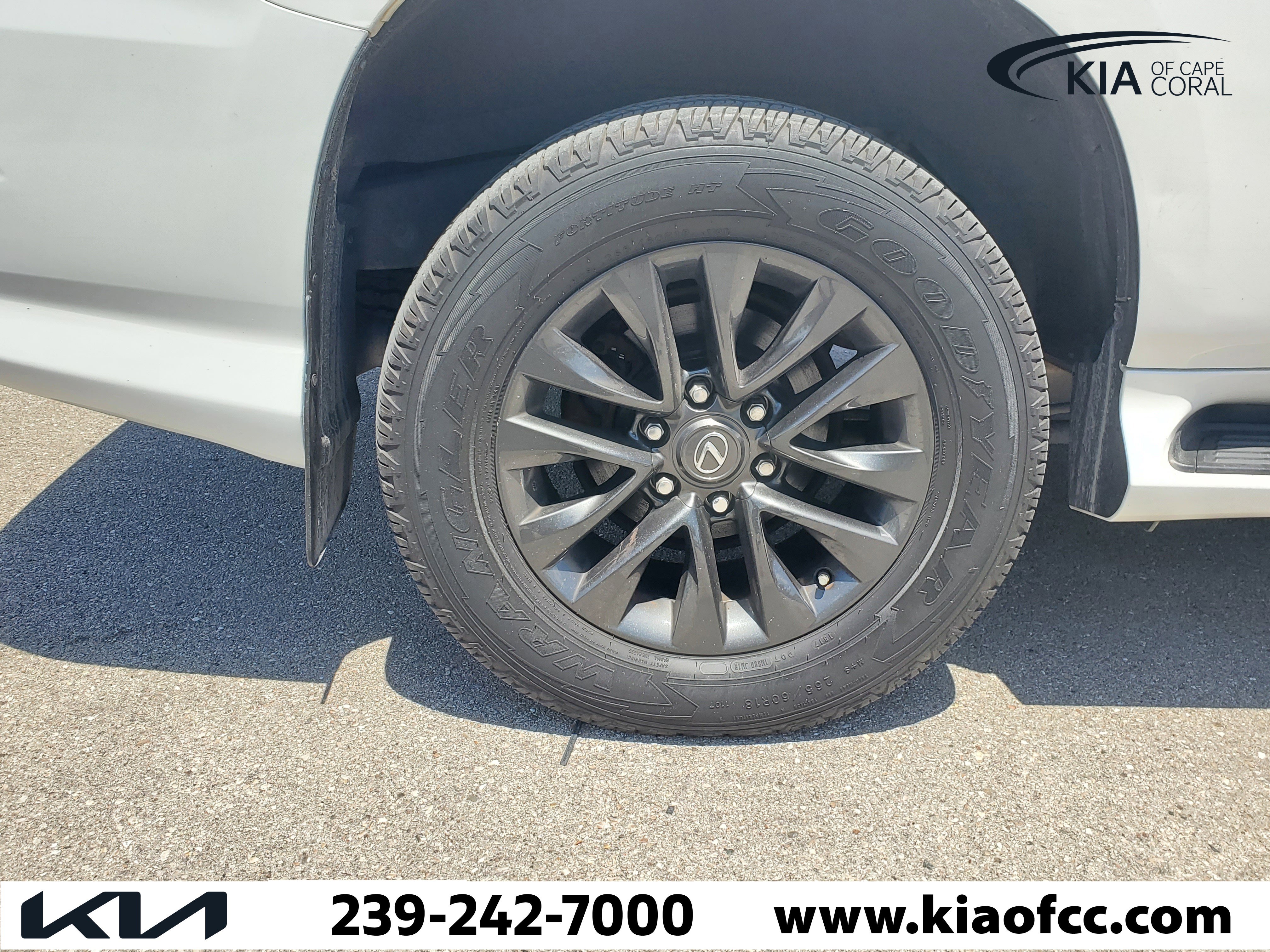 Used 2020 Lexus GX 460 Premium w/ Premium Package image 7