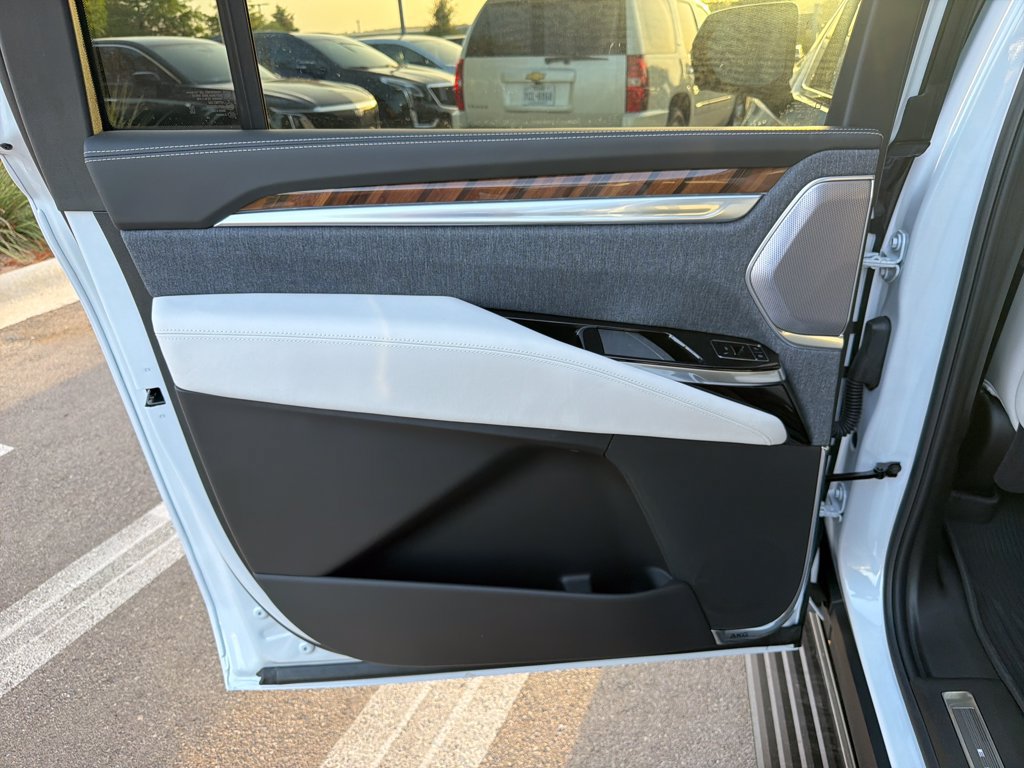 New 2026 Cadillac Escalade ESV Platinum Luxury w/ LPO, Floor Liner Package AWD/4WD image 32