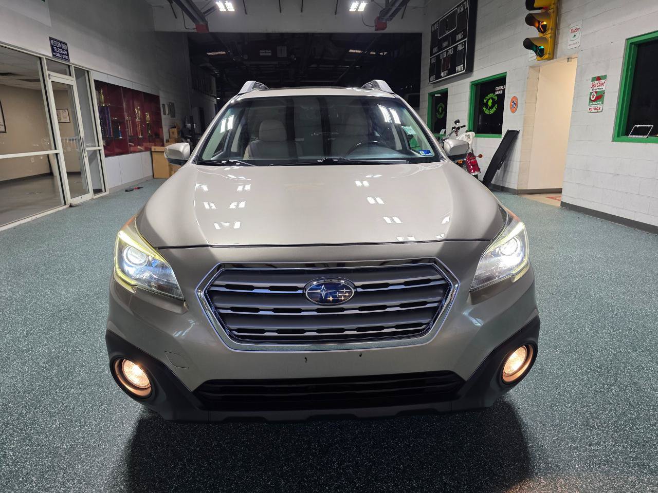 Used 2017 Subaru Outback 3.6R Limited AWD/4WD image 3