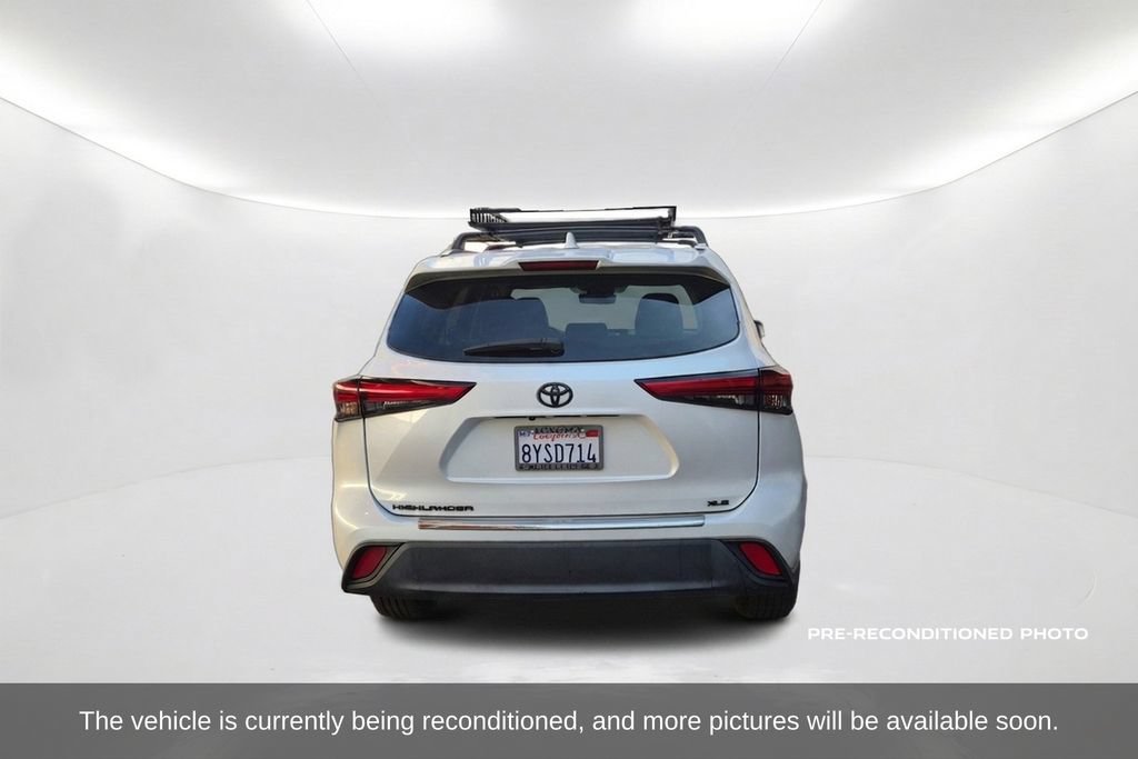 Used 2022 Toyota Highlander XLE FWD image 7
