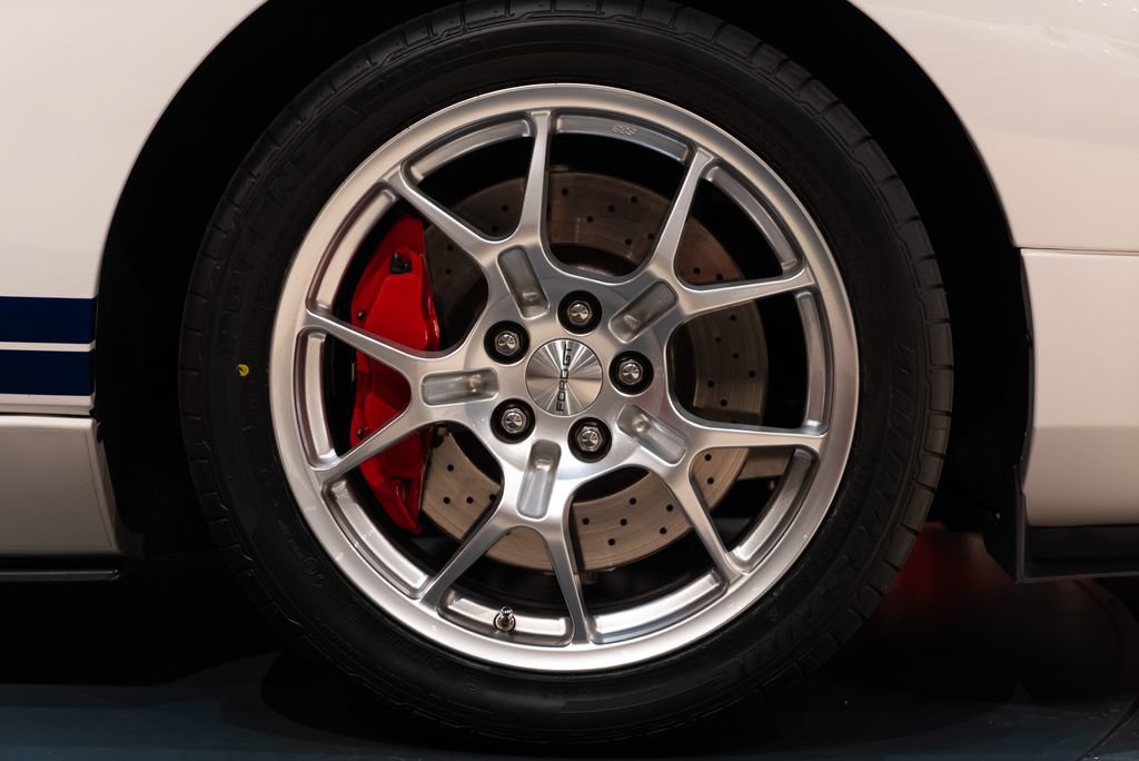 Used 2005 Ford GT RWD image 15