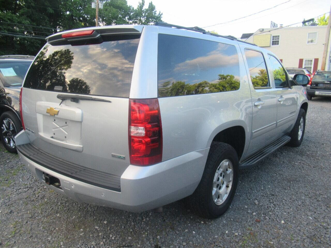 Used 2012 Chevrolet Suburban LT w/ Luxury Package image 7
