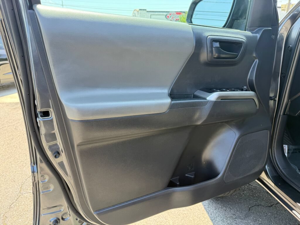 Used 2023 Toyota Tacoma SR5 w/ Technology Package AWD/4WD image 9