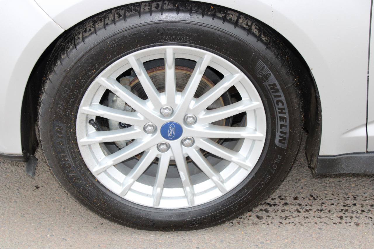 Used 2013 Ford C-MAX SEL FWD image 15