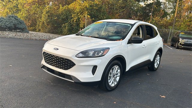Used 2022 Ford Escape SE image 2