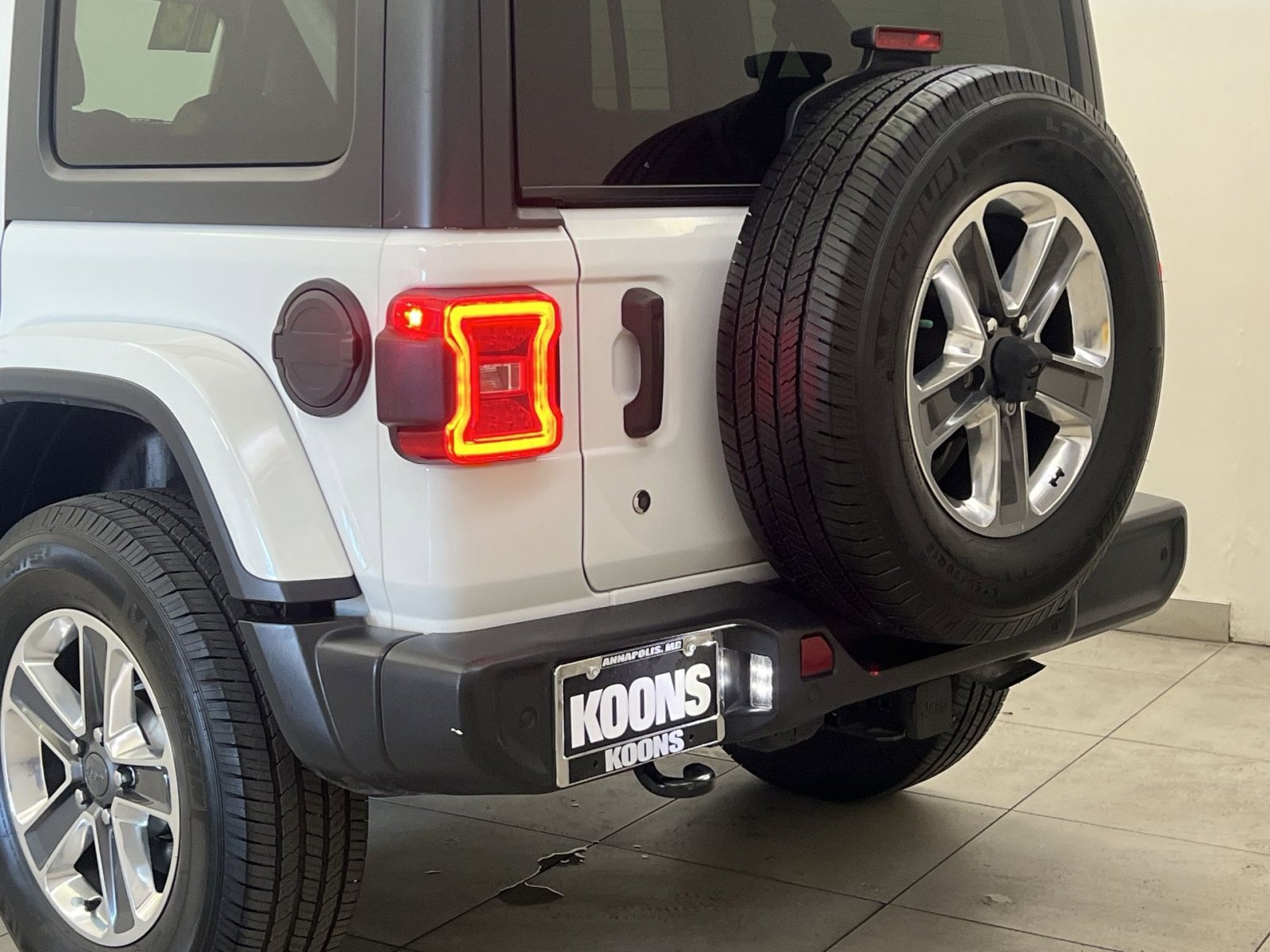 Used 2018 Jeep Wrangler Unlimited Sahara image 29