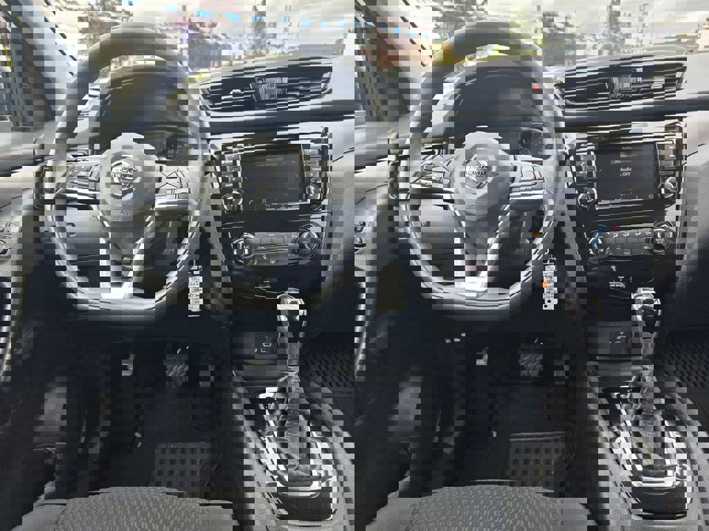 Used 2022 Nissan Rogue Sport S image 11