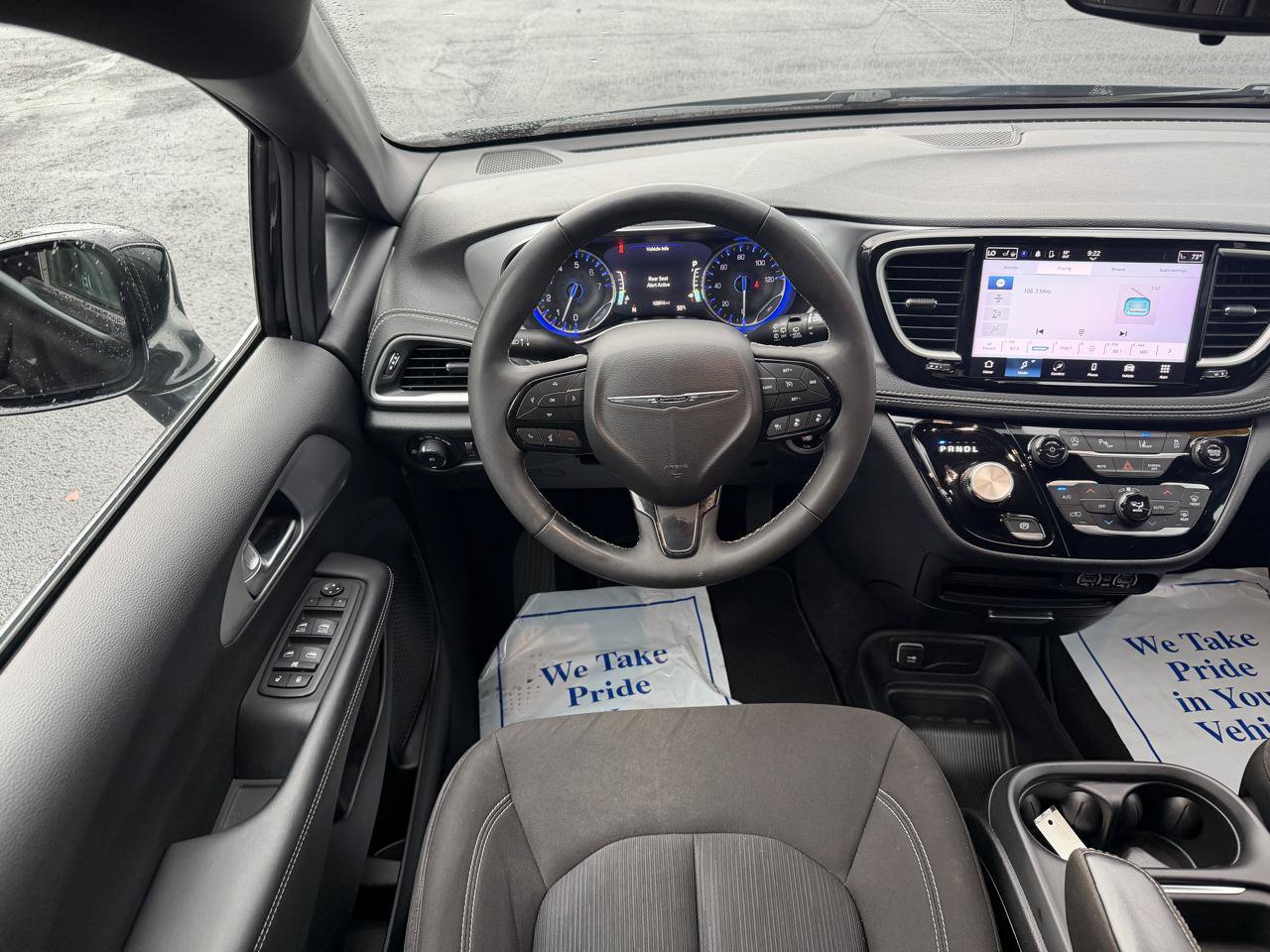 Used 2024 Chrysler Pacifica Touring FWD image 15