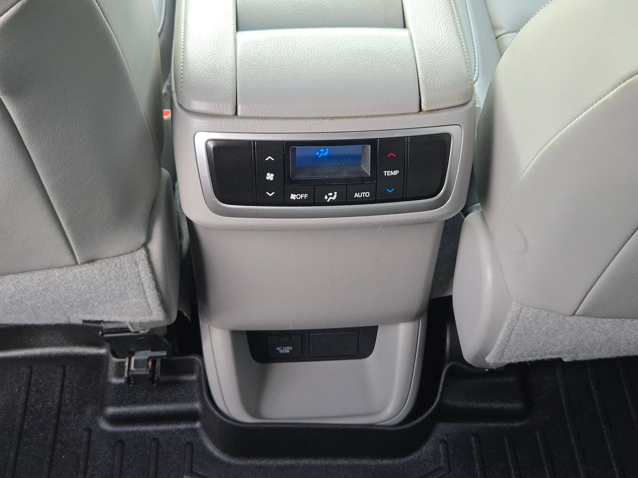 Used 2019 Toyota Highlander XLE FWD image 24