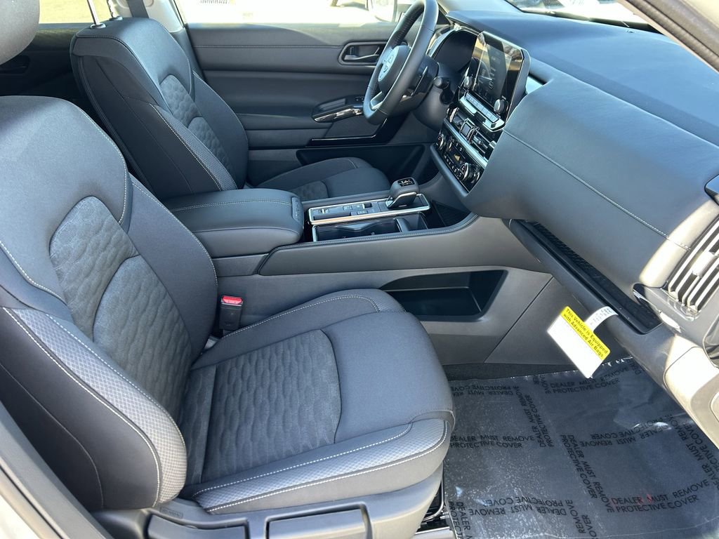 New 2025 Nissan Pathfinder SV image 9