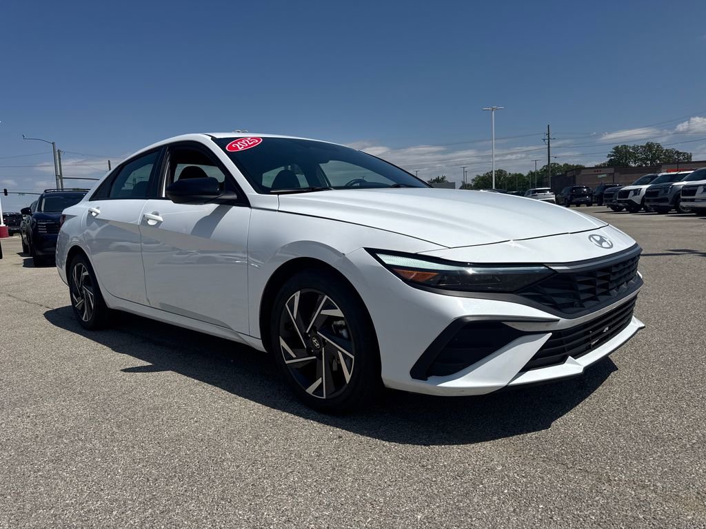 Used 2025 Hyundai Elantra Sport FWD image 9