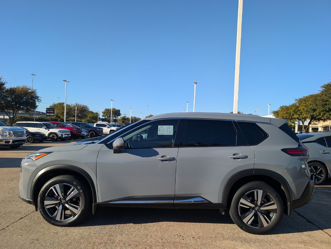 Certified 2023 Nissan Rogue SL FWD image 3