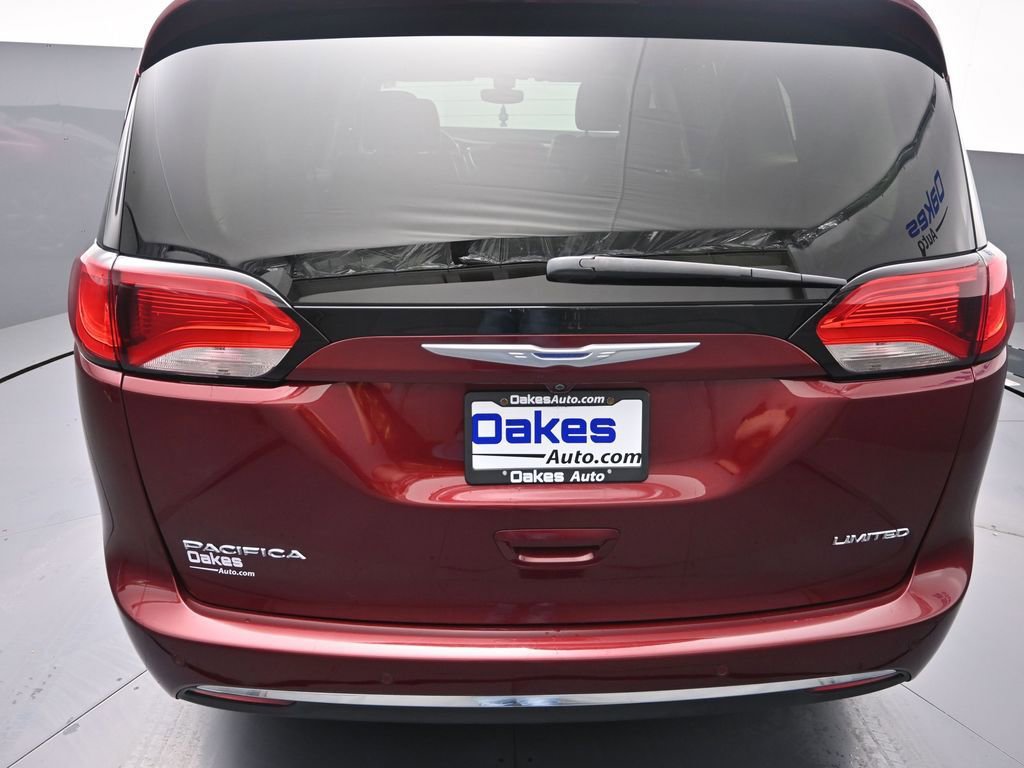Used 2018 Chrysler Pacifica Limited image 33