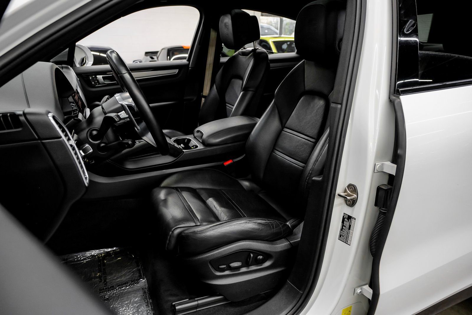 Used 2023 Porsche Cayenne Coupe image 42