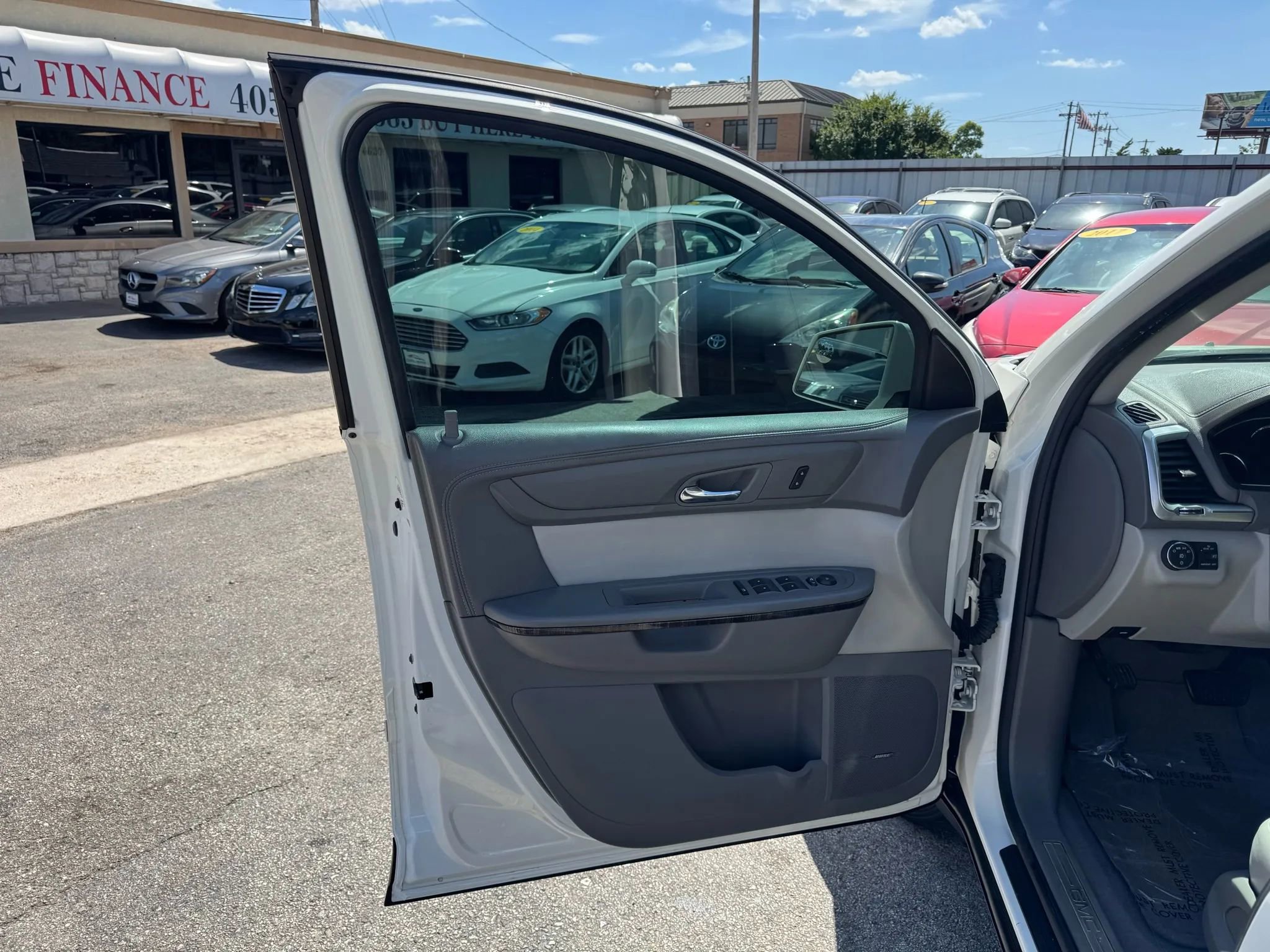 Used 2014 GMC Acadia SLT image 17
