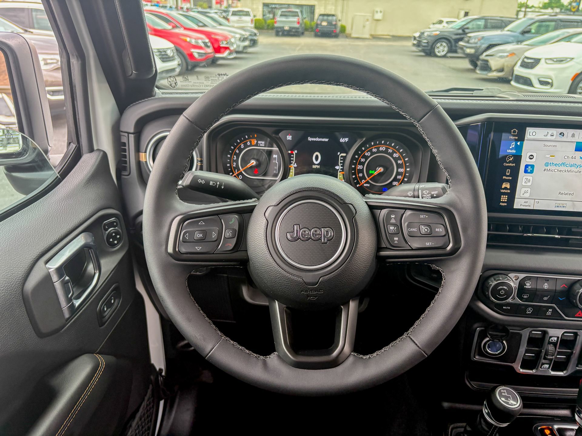 Used 2025 Jeep Gladiator Sport AWD/4WD image 31