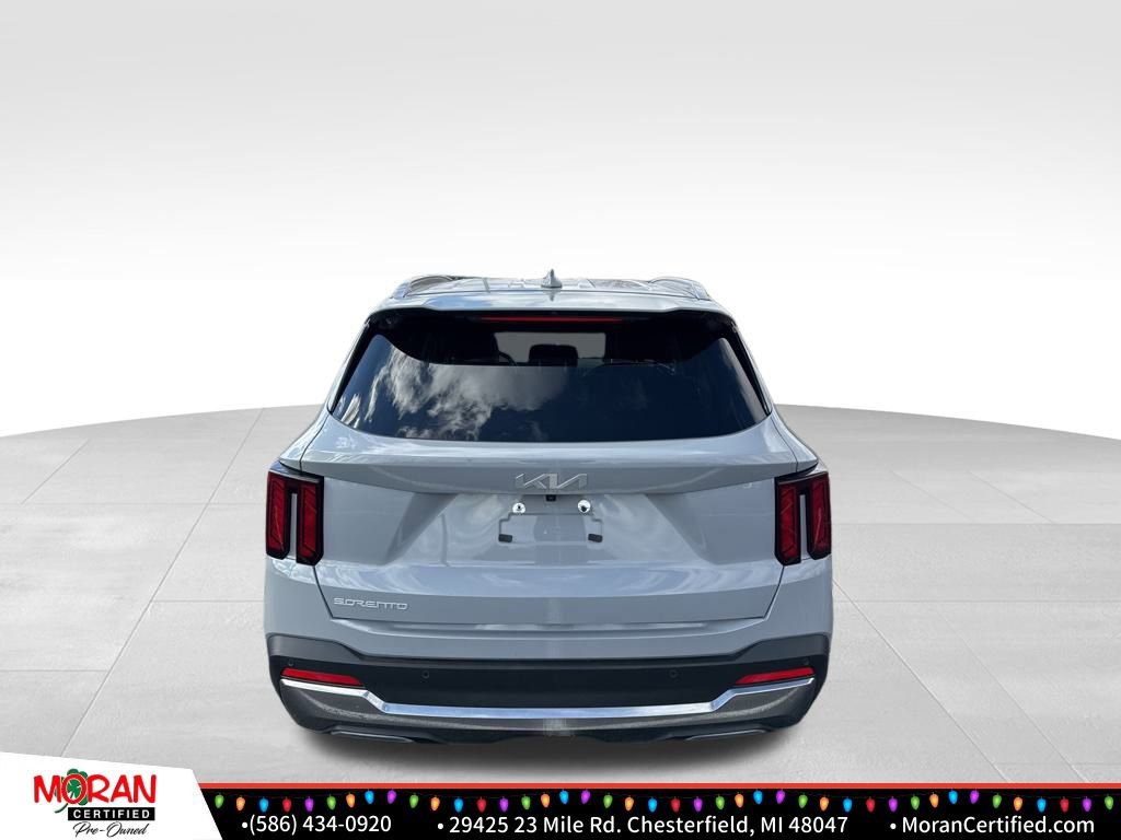 Used 2025 Kia Sorento S image 4
