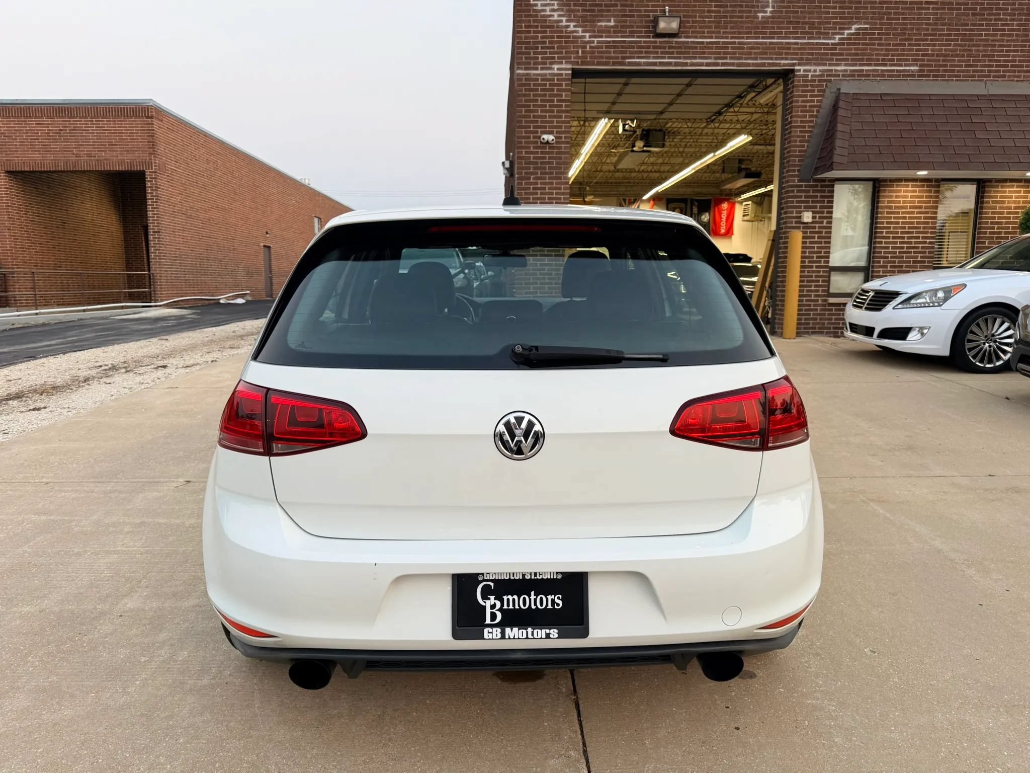 Used 2015 Volkswagen Golf 4-Door FWD image 7