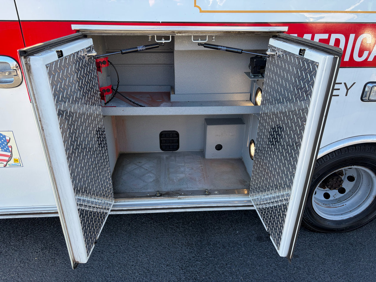 Used 2015 Chevrolet Express 4500 w/ Ambulance Package image 17