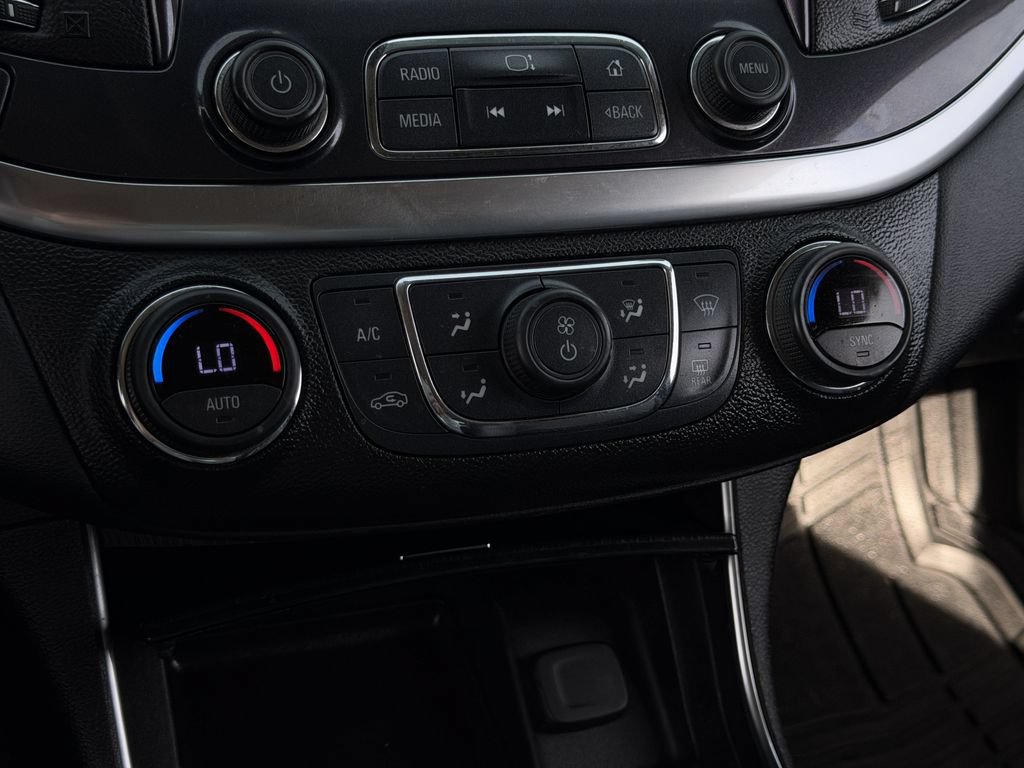 Used 2018 Chevrolet Impala LT FWD image 20