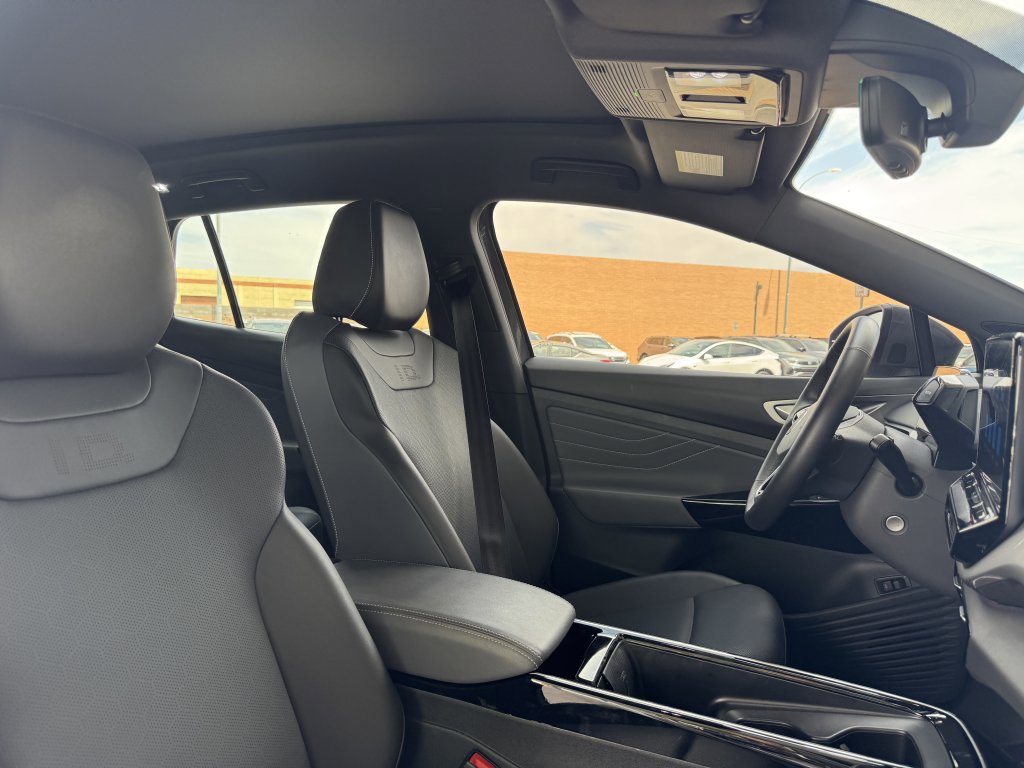 Used 2023 Volkswagen ID.4 S image 39