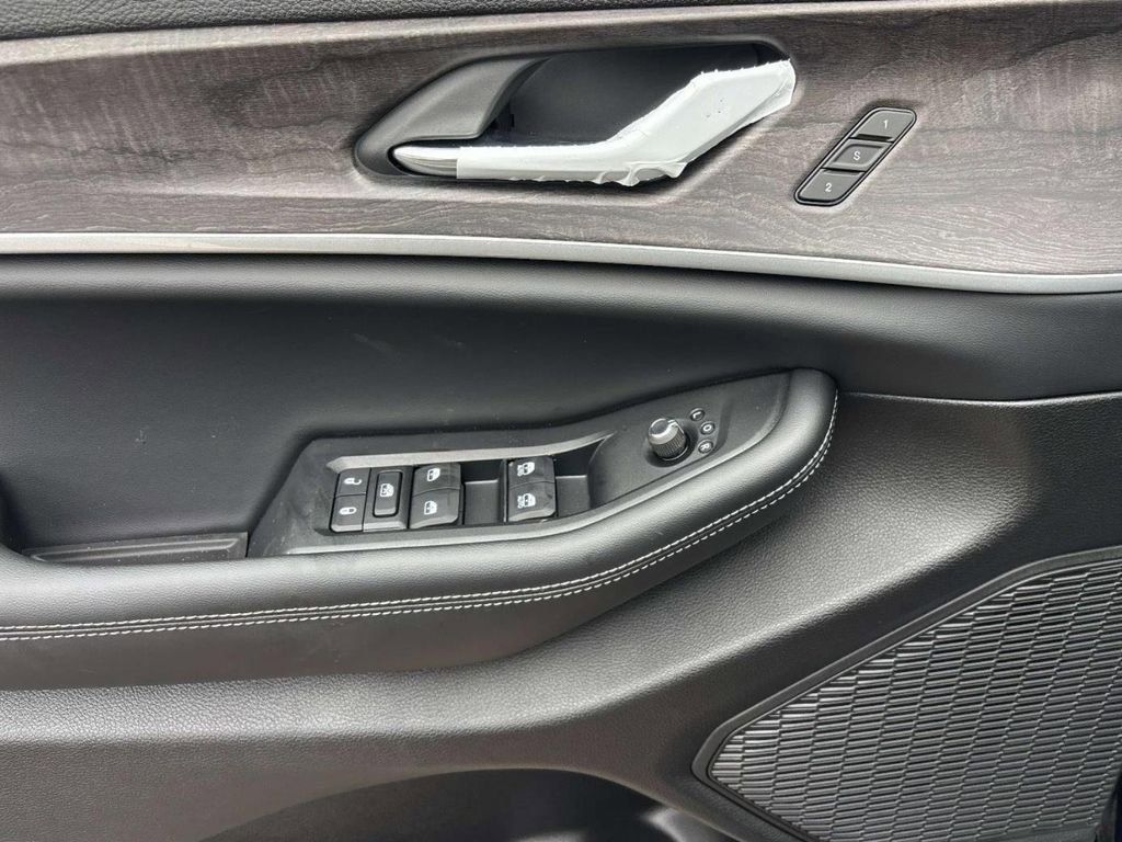 New 2025 Jeep Grand Cherokee Limited w/ Black Appearance Package image 11