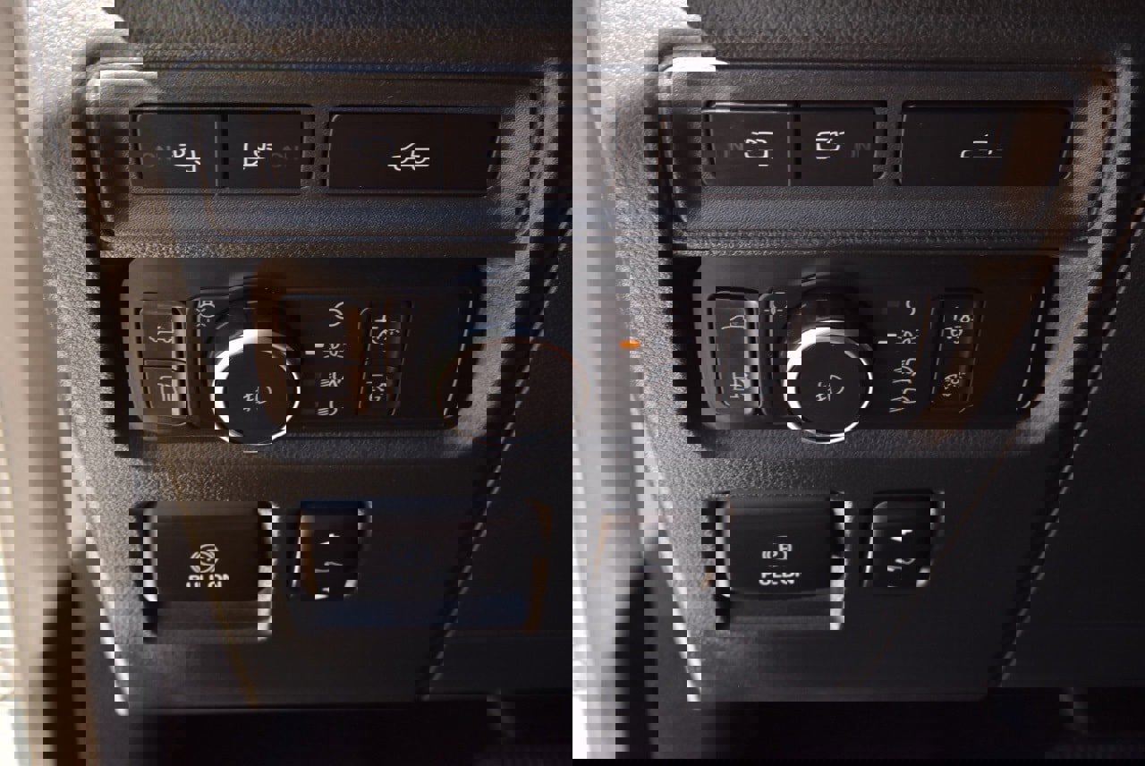 Certified 2022 Ford F150 Lariat w/ Equipment Group 502A High image 30