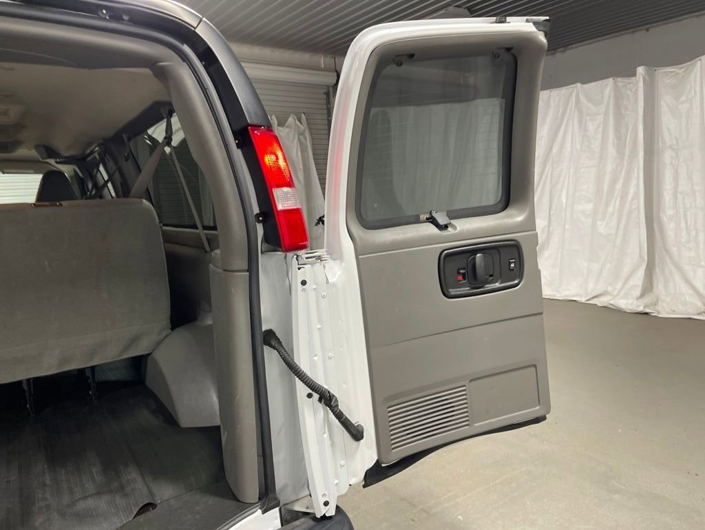 Used 2023 Chevrolet Express 3500 LS RWD image 17