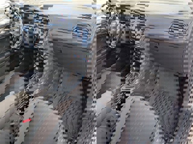 Used 2024 Volkswagen Tiguan SE image 19