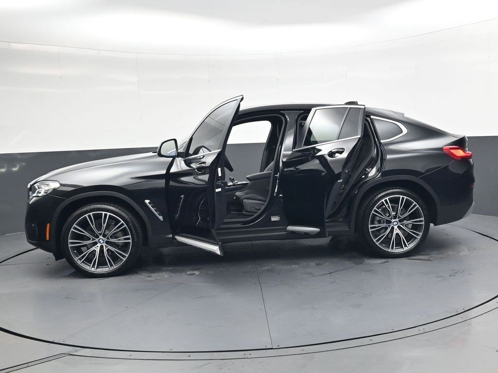 Used 2025 BMW X4 xDrive30i w/ Premium Package image 34