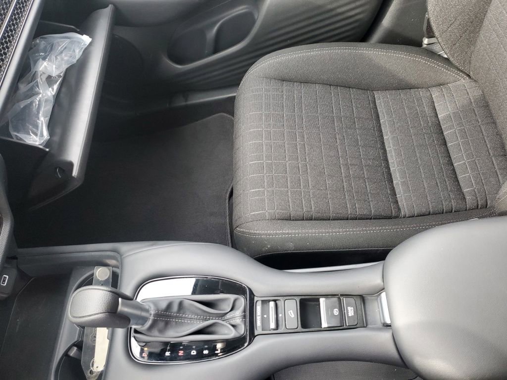 Certified 2025 Honda HR-V LX image 23