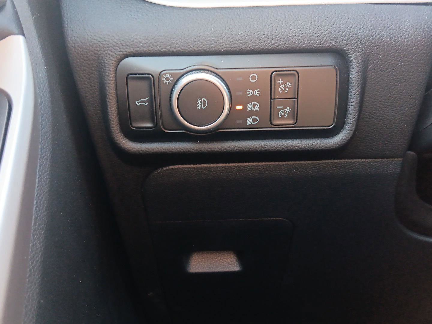 Used 2024 Ford Explorer XLT w/ Equipment Group 202A image 23