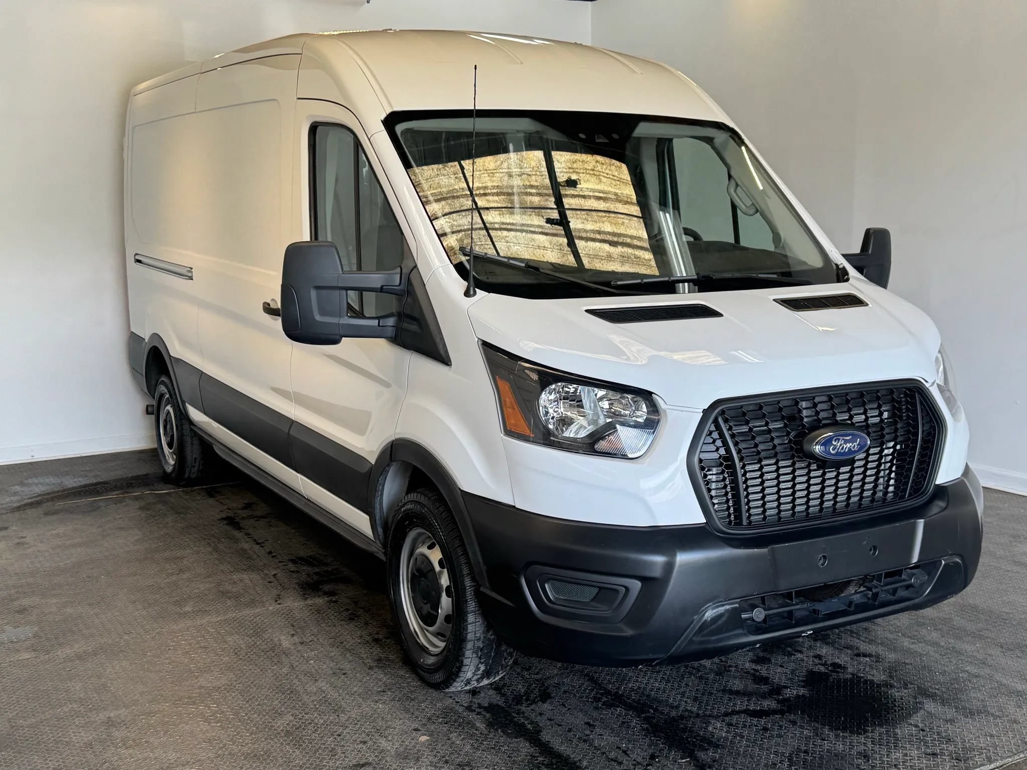 Used 2021 Ford Transit 250 Medium Roof RWD image 3