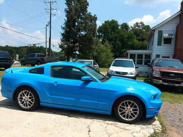 Used 2013 Ford Mustang Premium RWD image 7