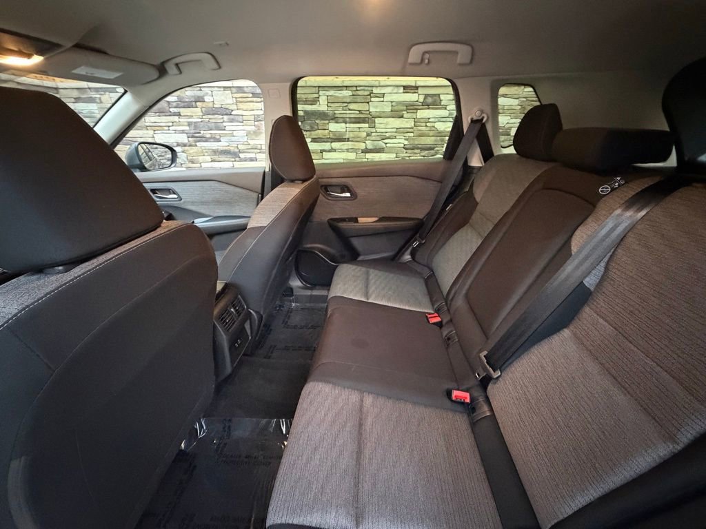 Used 2023 Nissan Rogue SV image 27