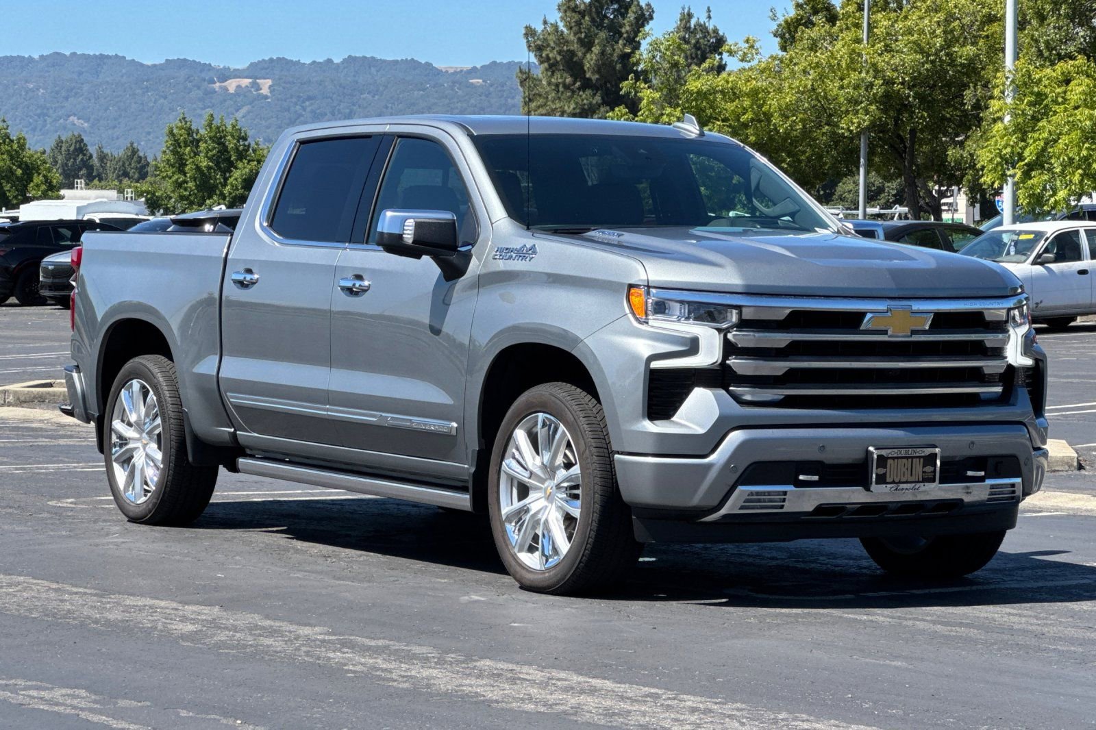 Used 2025 Chevrolet Silverado 1500 High Country AWD/4WD image 2