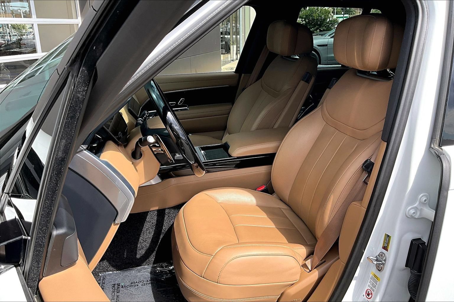 Certified 2025 Land Rover Range Rover Autobiography AWD/4WD image 24