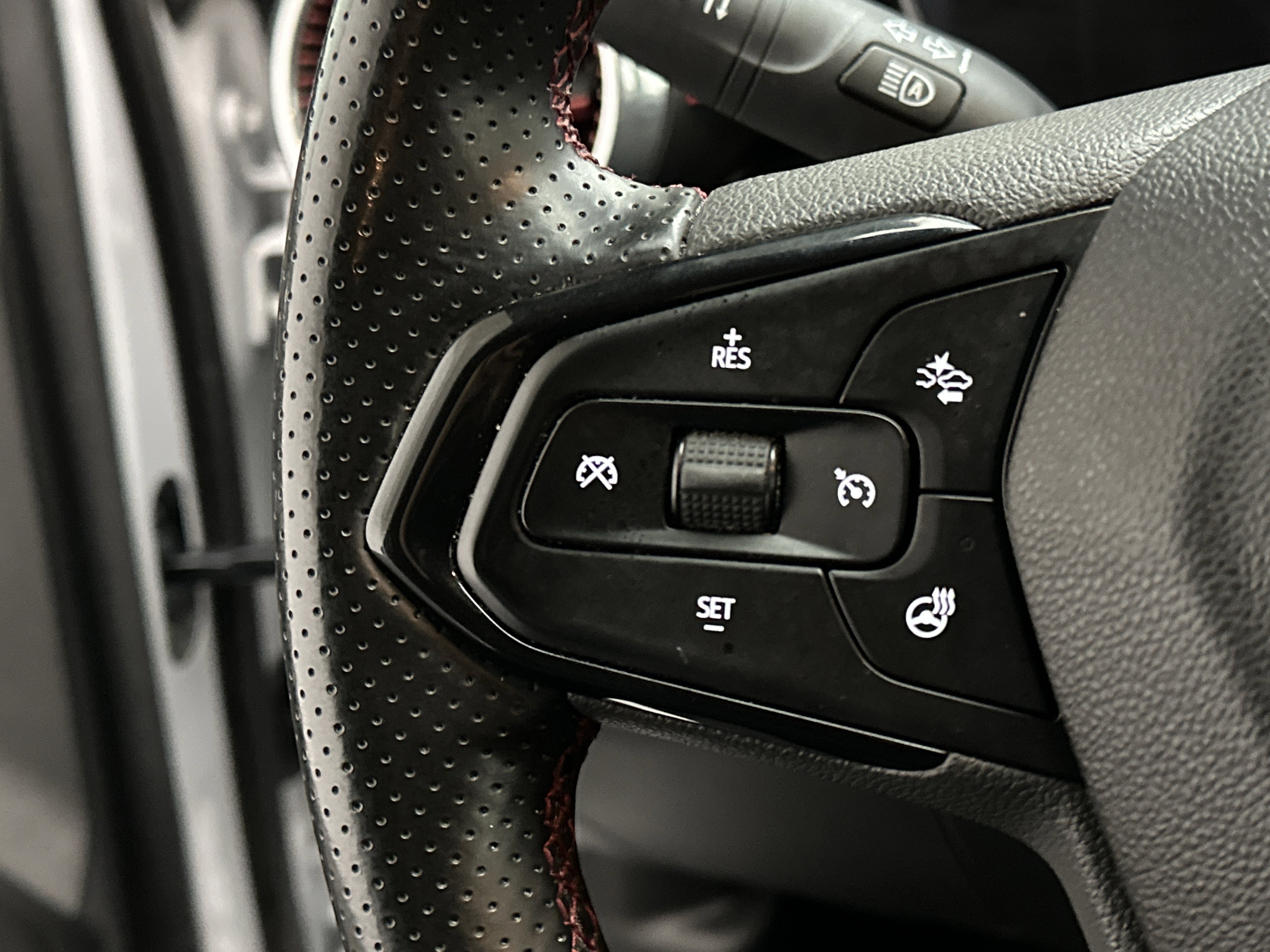 Used 2025 Chevrolet Trax RS w/ Driver Confidence Package image 24