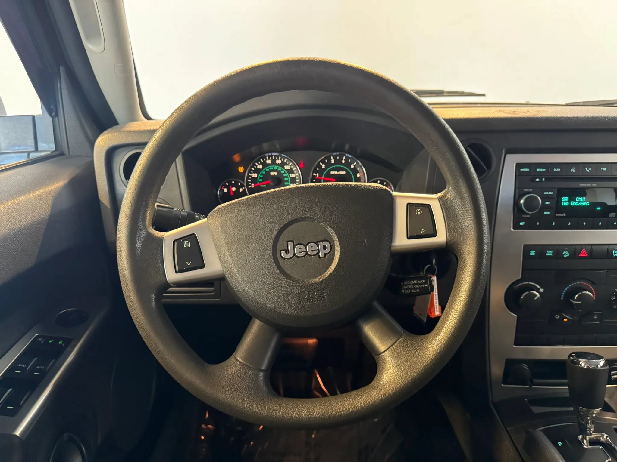 Used 2008 Jeep Commander Sport AWD/4WD image 10