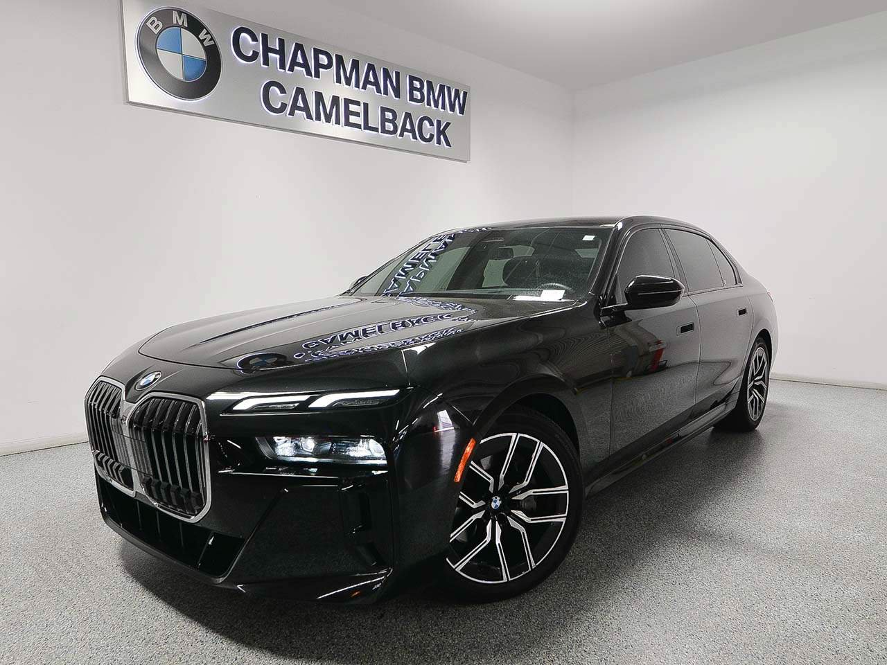 Used 2025 BMW 740i xDrive AWD/4WD image 1