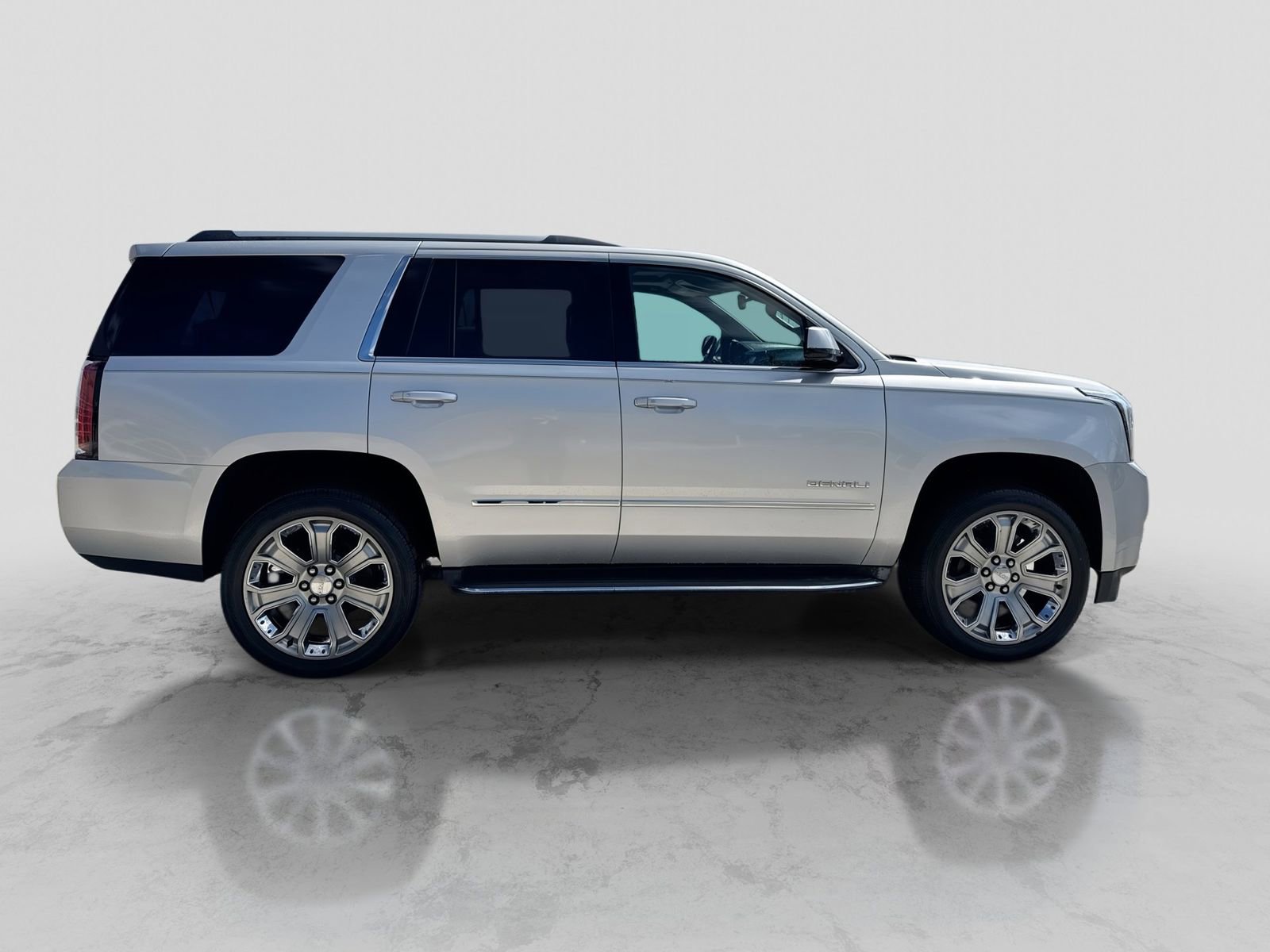 Used 2016 GMC Yukon Denali w/ Open Road Package AWD/4WD image 9