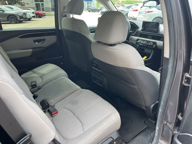 Used 2023 Honda Pilot LX image 16