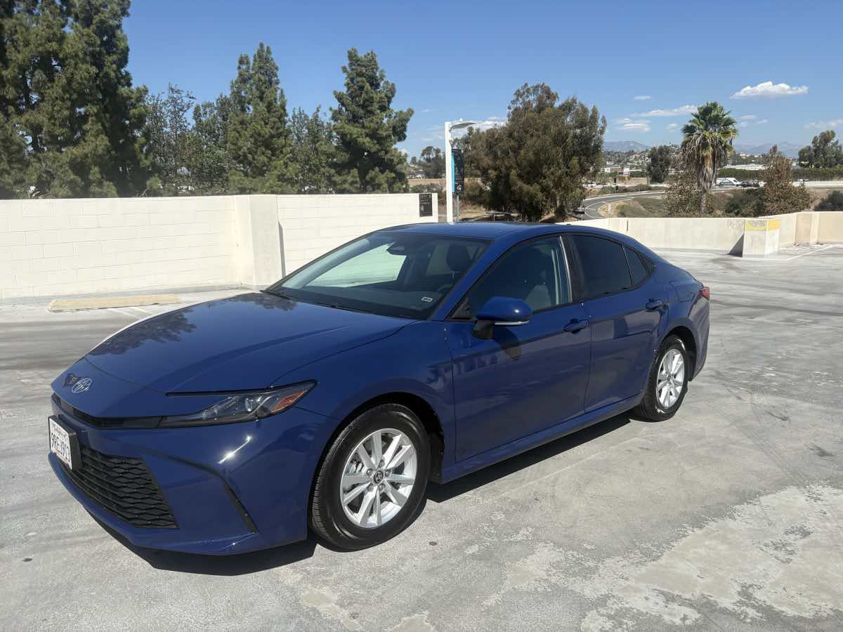 Used 2025 Toyota Camry LE FWD image 4