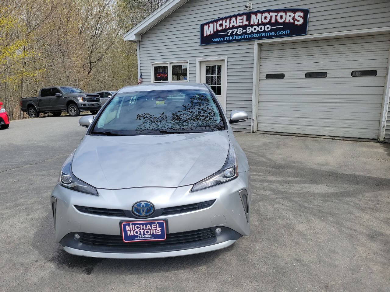 Used 2020 Toyota Prius LE AWD/4WD image 1